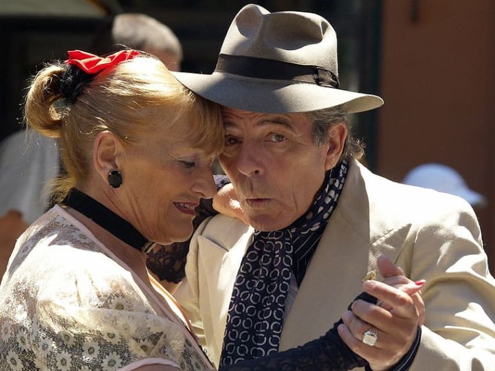 emotional-couple-tango-dance